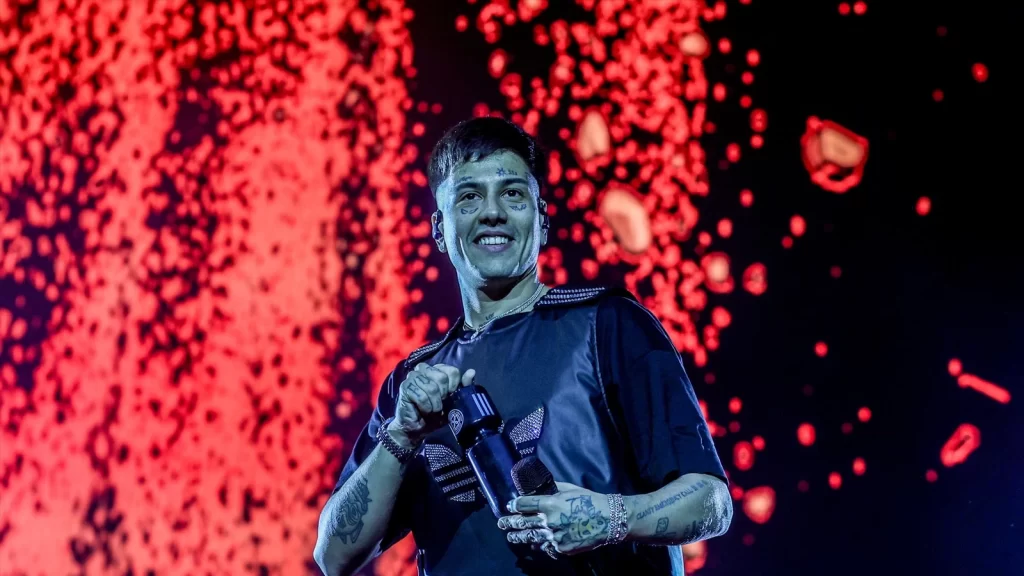 Duki triunfó en su primer show en el Santiago Bernabeu ( España)